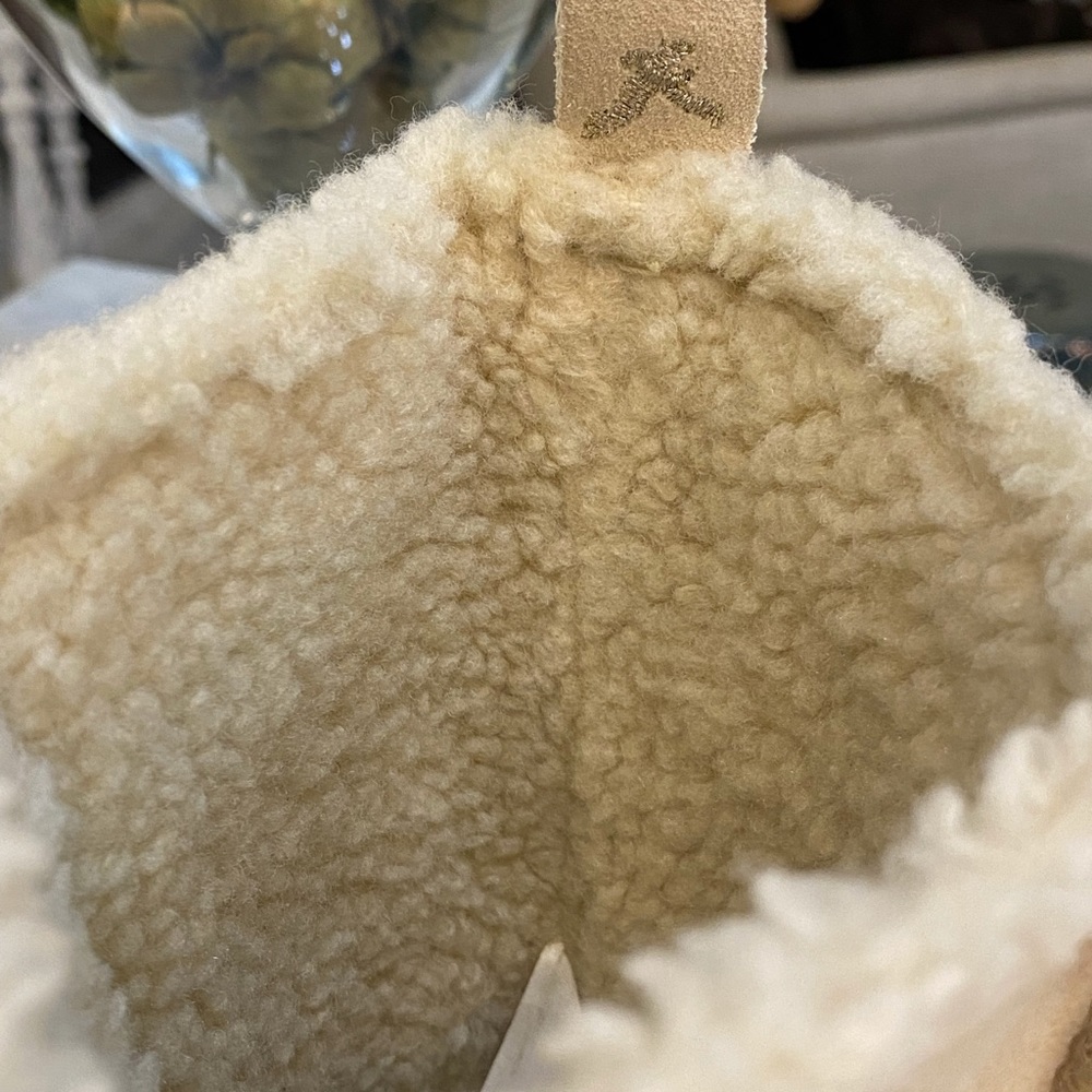 NWOT AMERICA EAGLE CREAM SUEDE SHERPA BOOTS - Picture 8 of 8